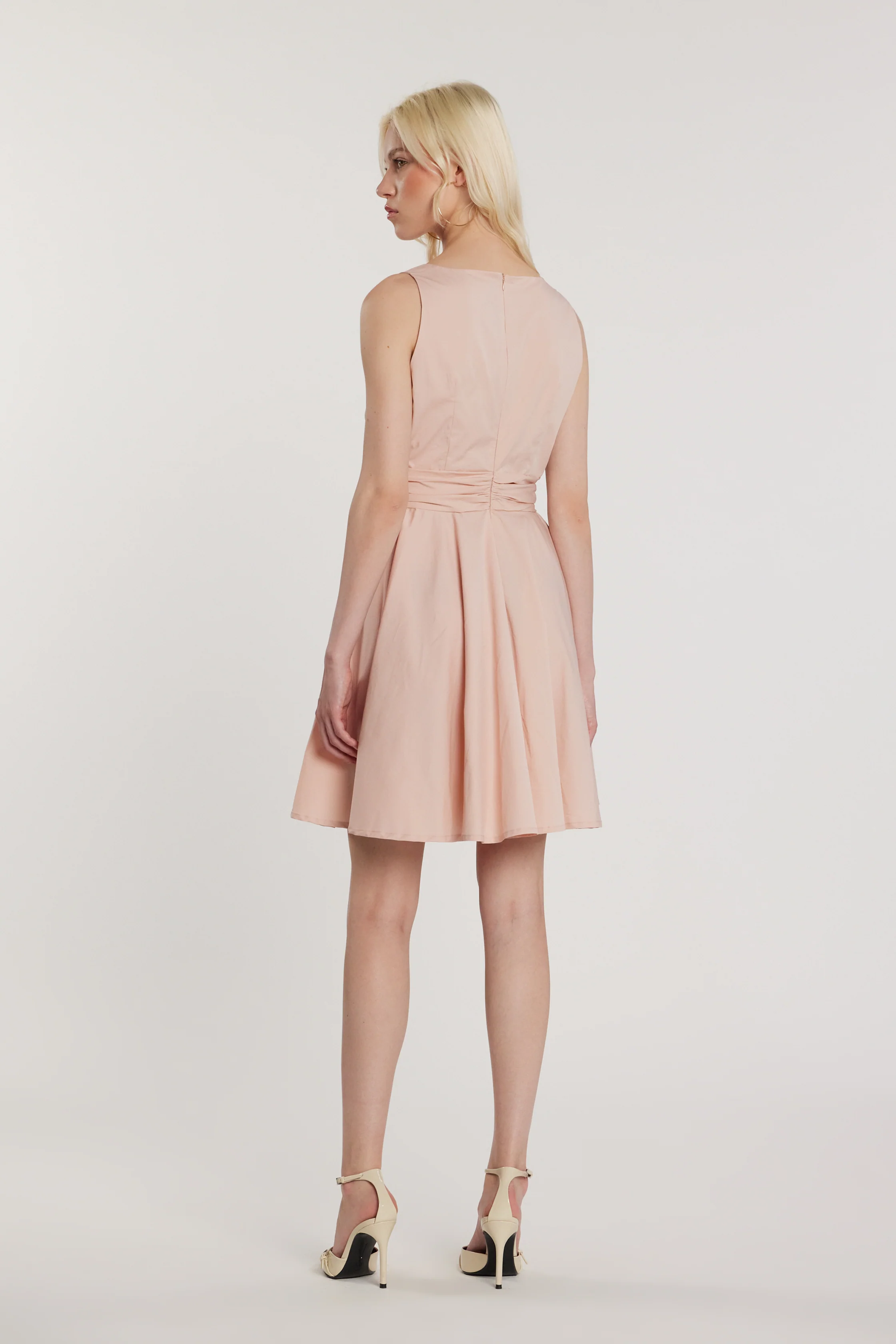 Abito COLLARD corto smanicato scollo a V con pieghe in vita più gonna a ruota - Image 3