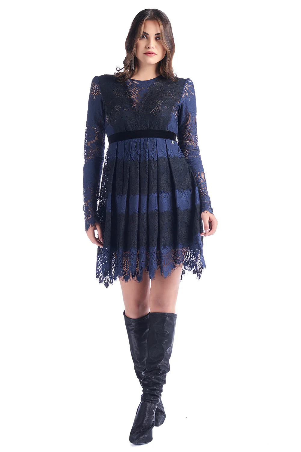 Abito corto in pizzo blue con balze apertura sulla schiena fascia in vita di velluto ERDASA - Image 3