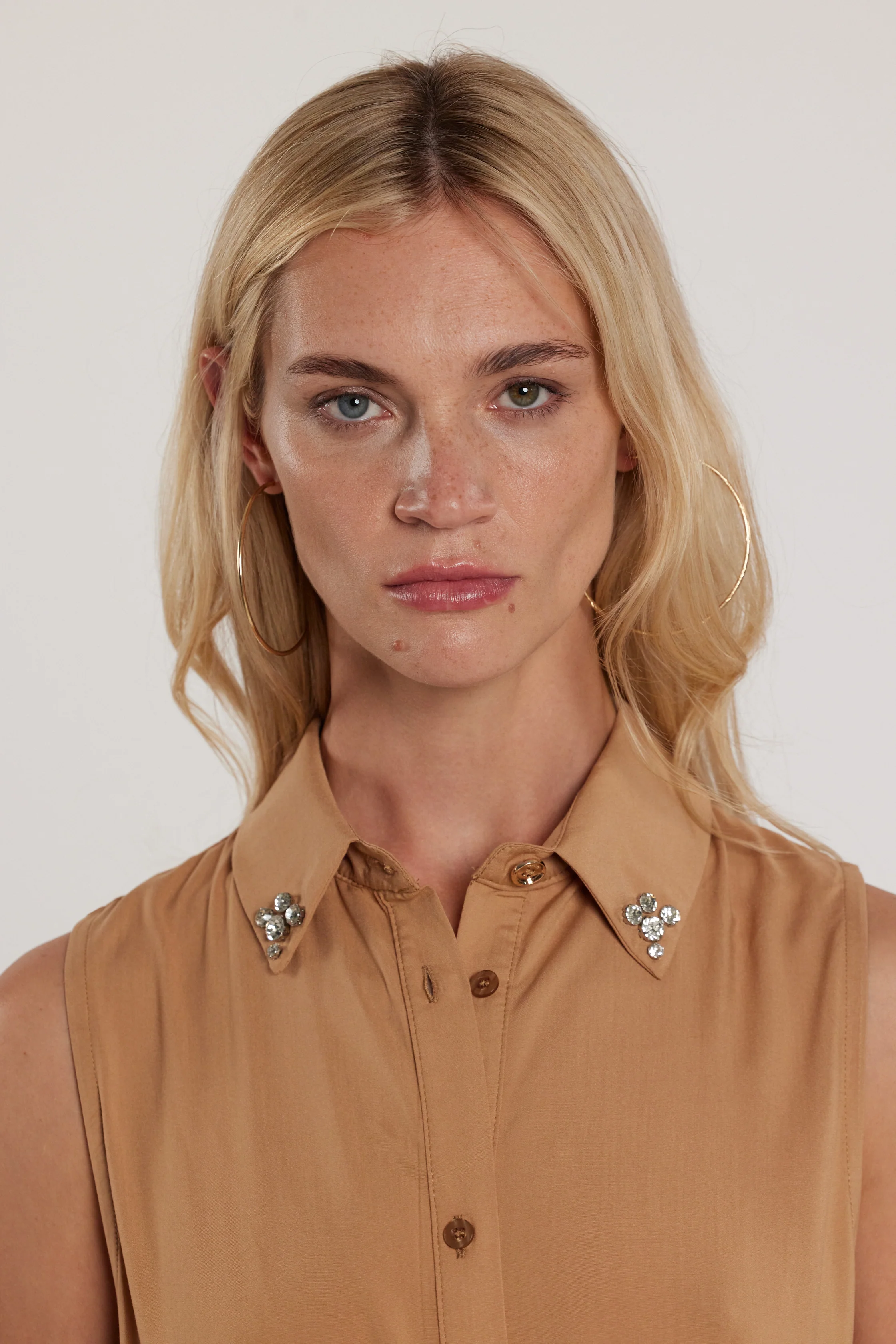 Abito KAZY lungo smanicato chemisier con colletto più strass più cintura - Image 4