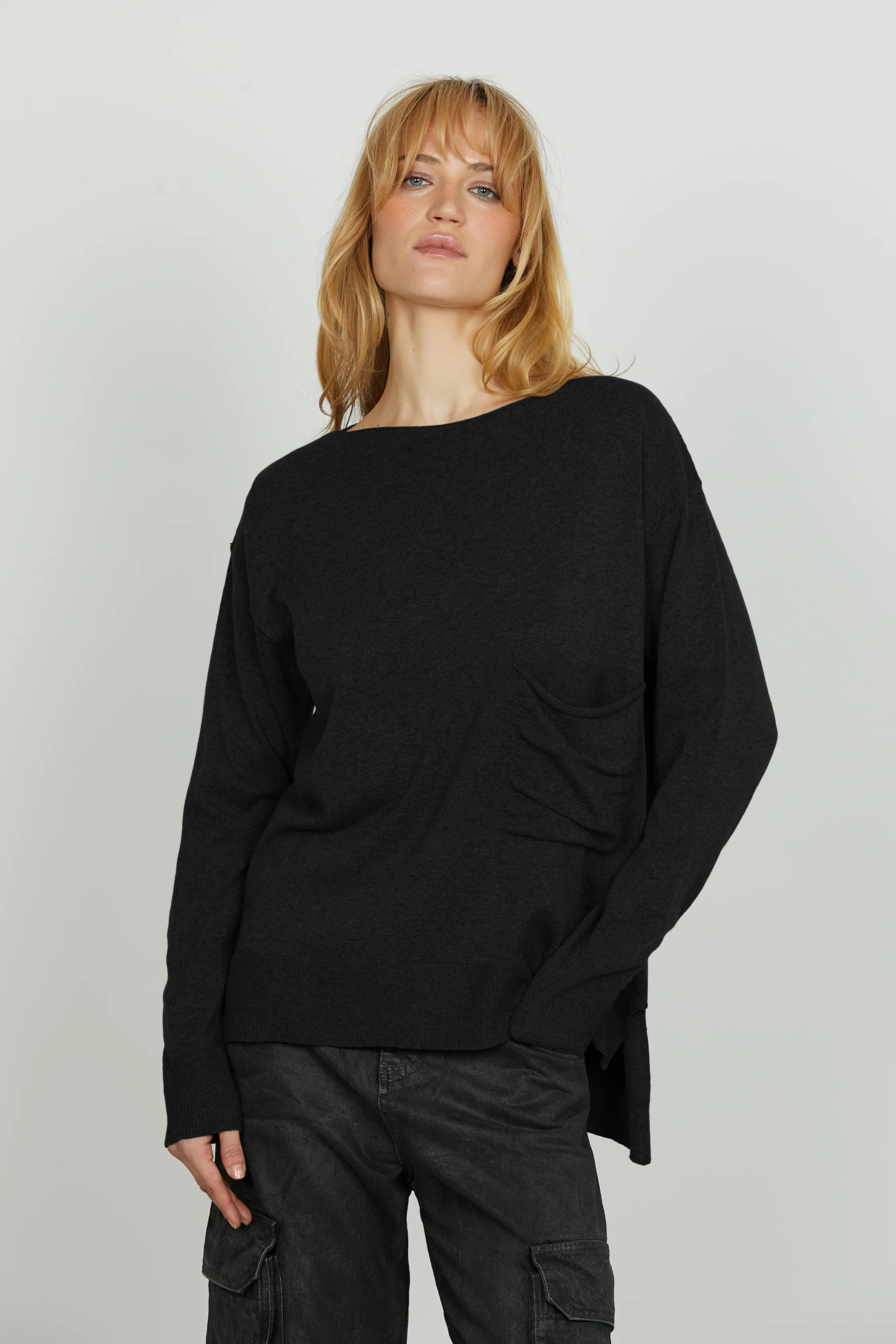 Maglia DOKOS manica lunga con tasca più spacchi fondo asimmetrica - Image 4