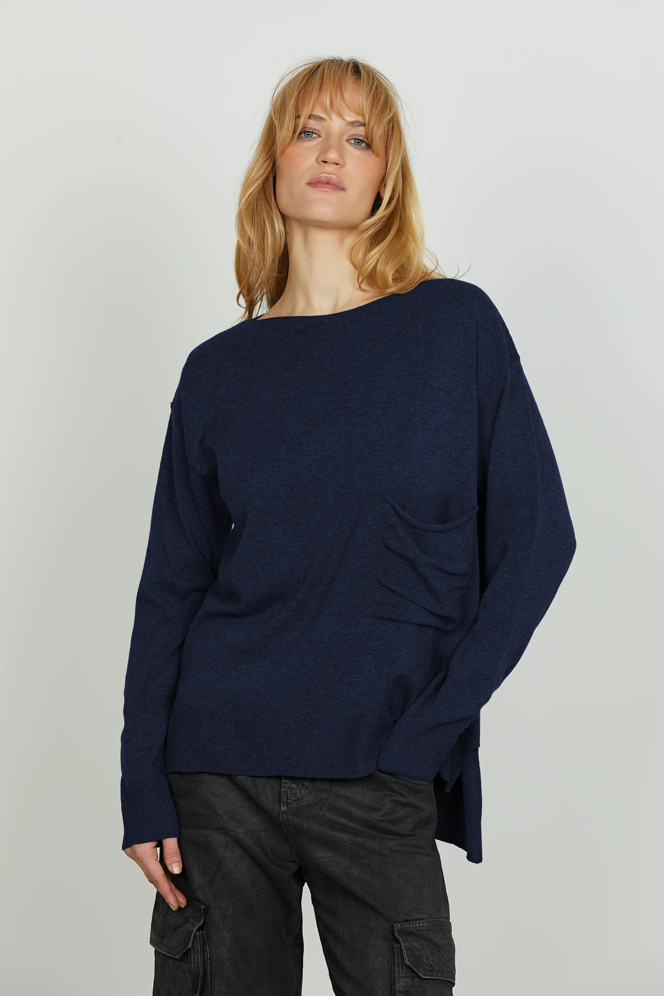 Maglia DOKOS manica lunga con tasca più spacchi fondo asimmetrica - Image 6